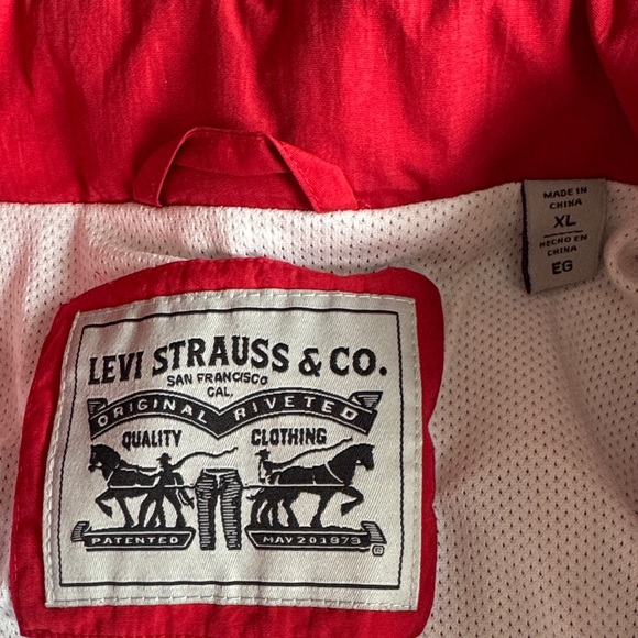 Levi's Red, Gray, and Blue Lightweight Jacket - Picture 2 of 6